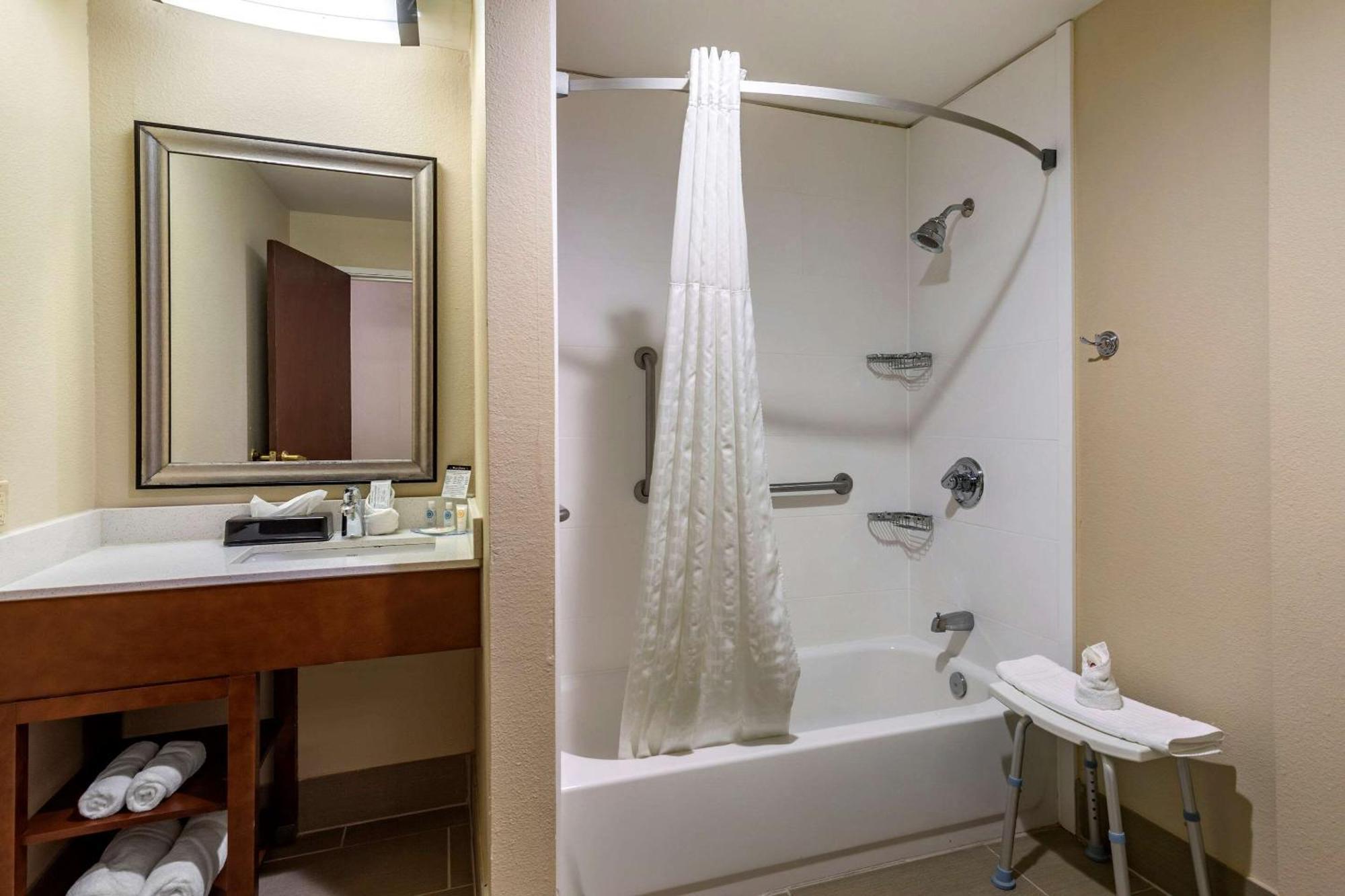 King Room - Accessible/Non-Smoking