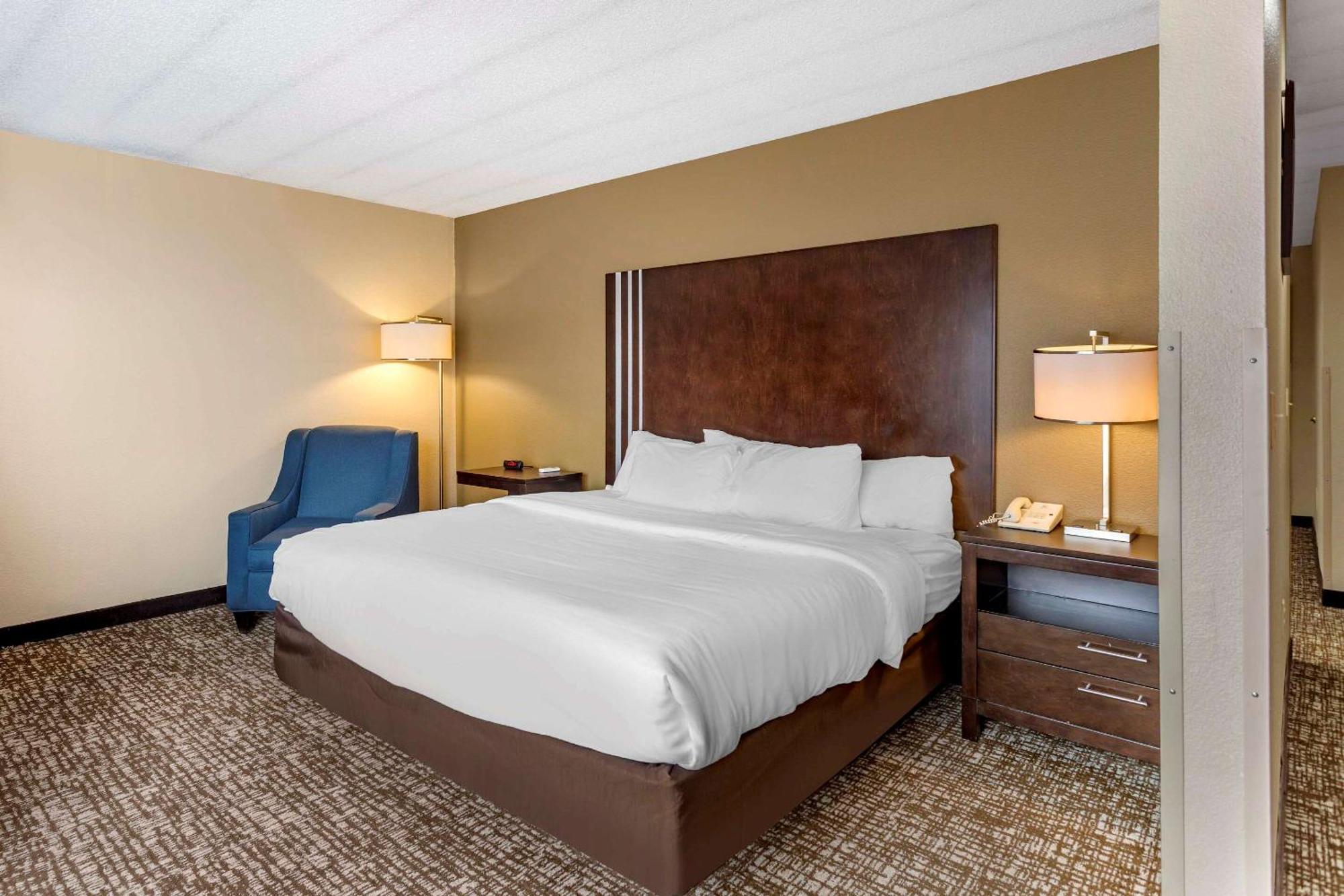 King Suite with Sitting Area - Top Floor