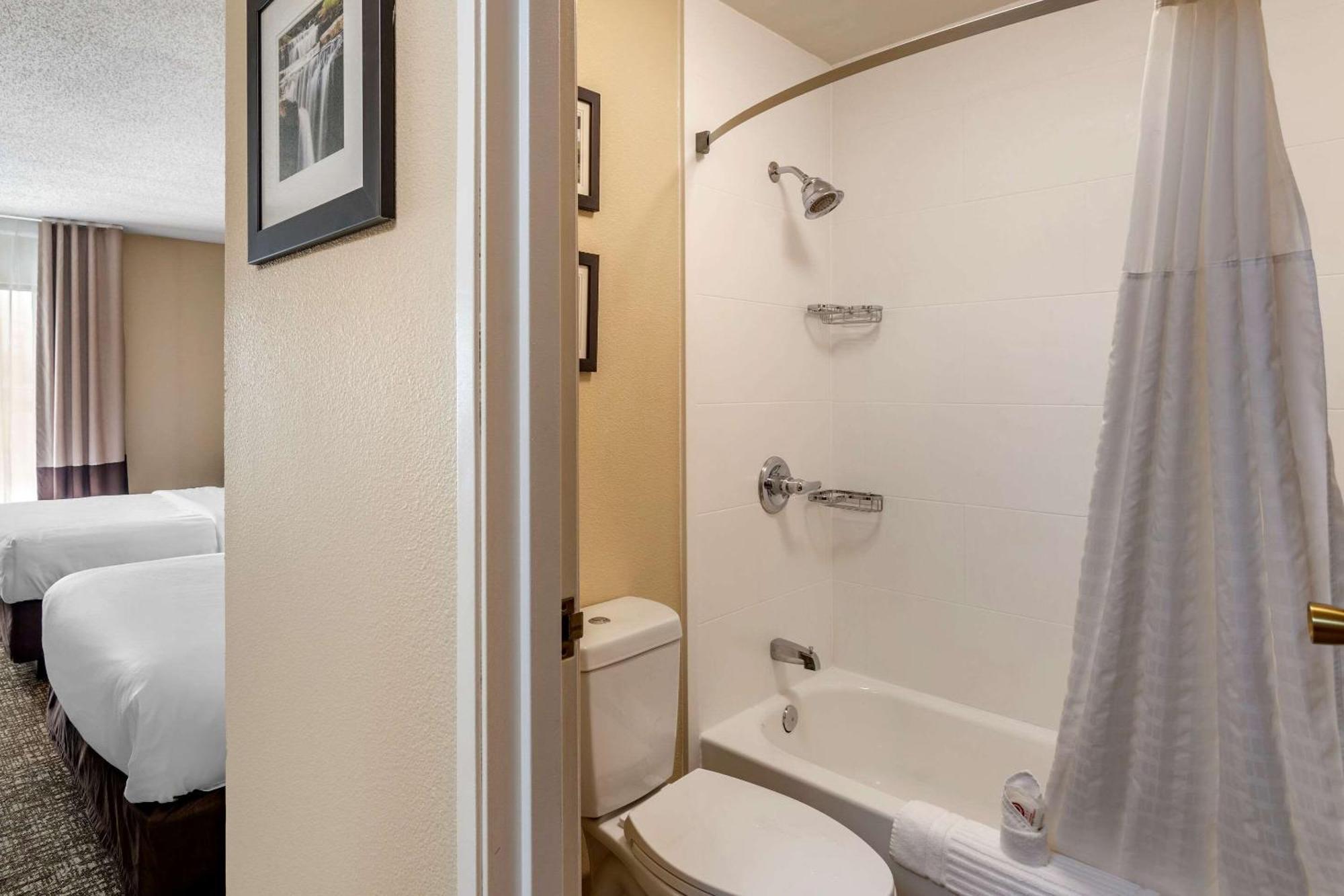 Double Bed Suite with Sitting Area
